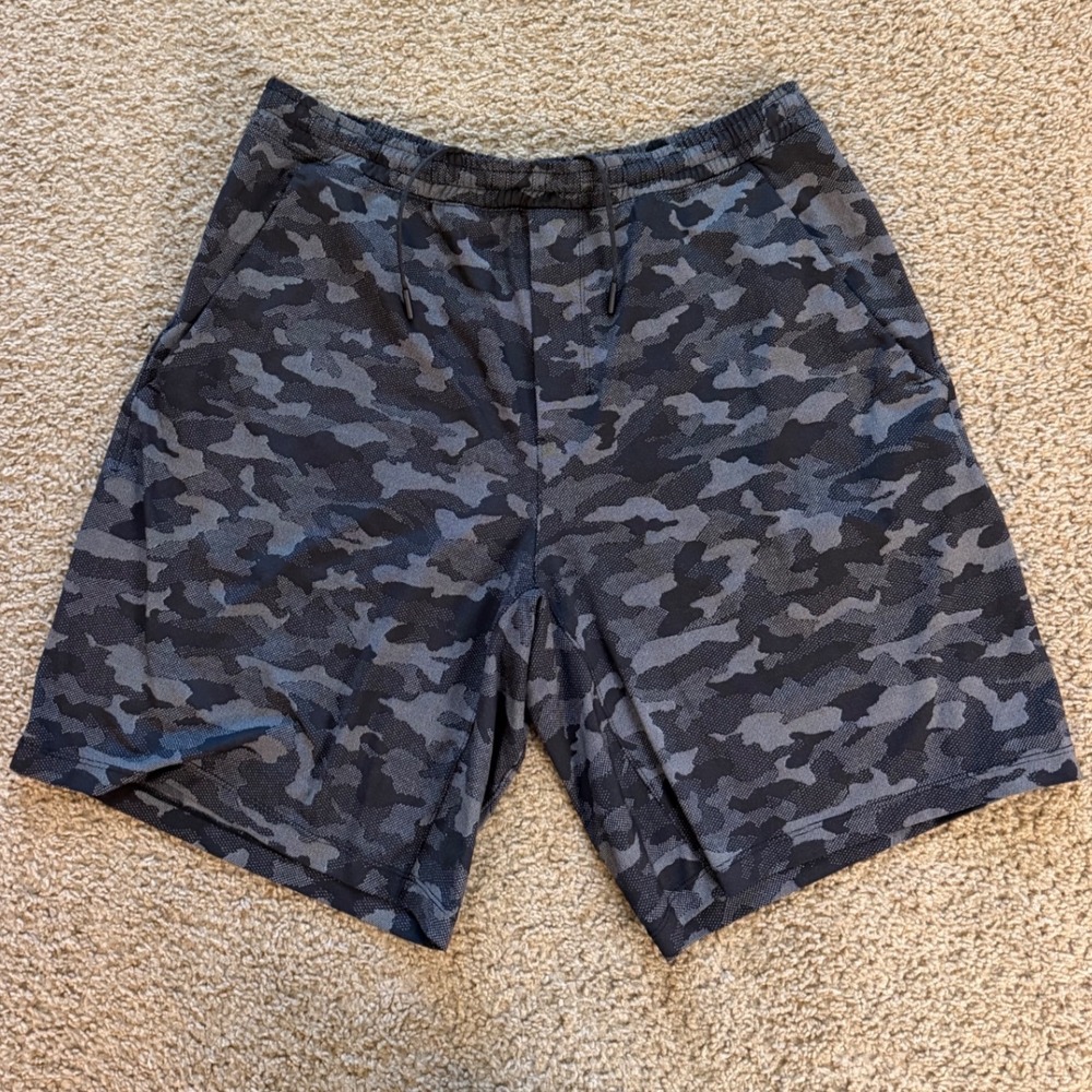 Lululemon Mens Pace Breaker Shorts XL Camo Athletic Grey Black Drawstring 9"